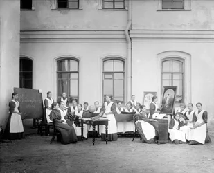 Die Wladimir-Kirchenschule, St. Petersburg, 1909